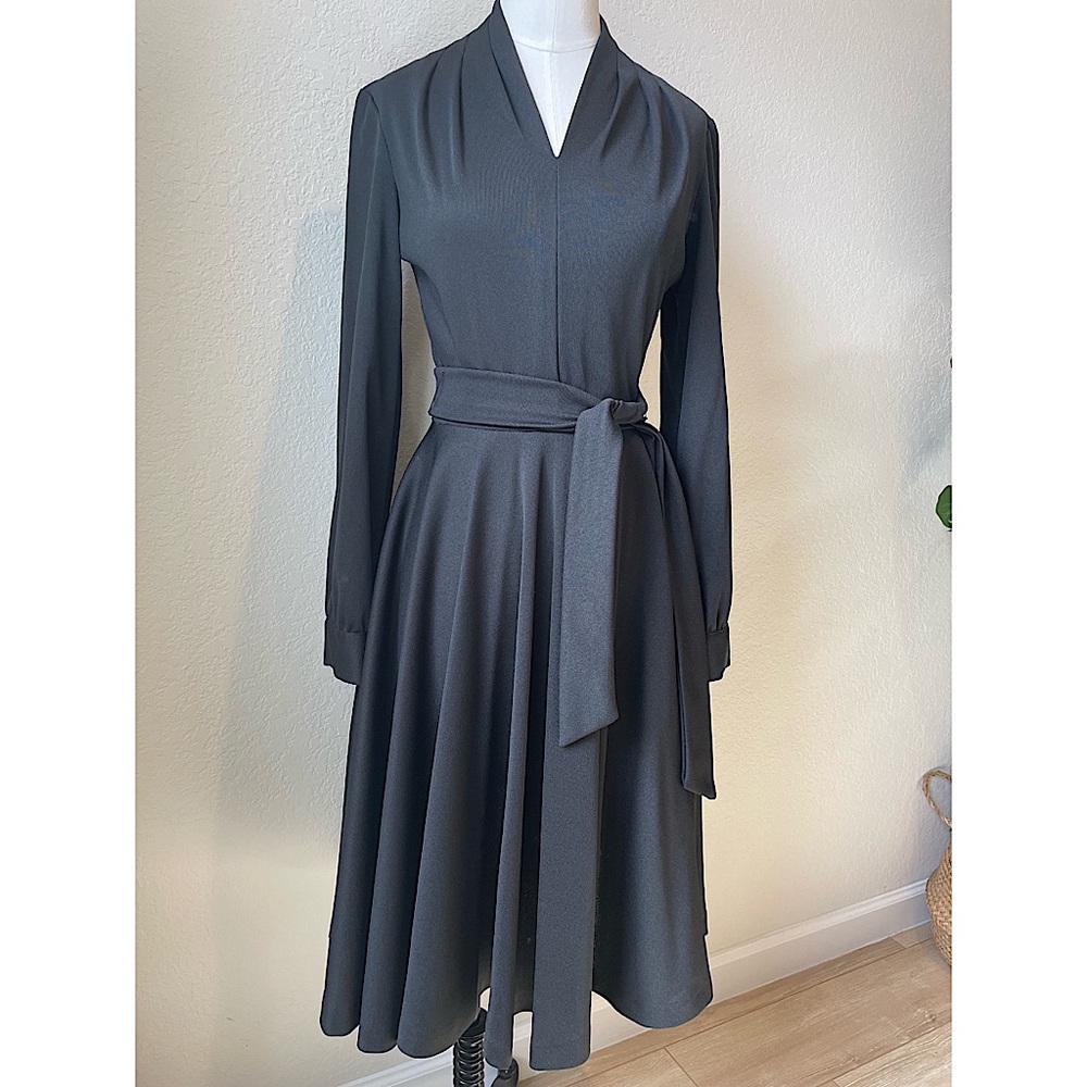 Vintage Retro 70s Flattering Black Dress, Size small